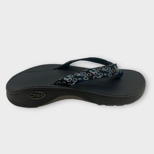 Chaco’s Girls Kids Flip Flops Thongs‎ Size 4 Juniors Swim Beach Sandals Floral
